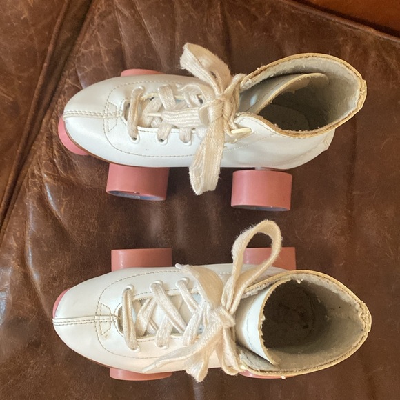 Girls boot style skates - Picture 4 of 4